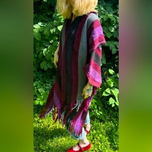 VINTAGE 70s Wool/Acrylic Blend Poncho-Cape